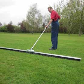 A standard Verti-Comb 1800-as gép összecsukható szárnyakkal szerelhető fel, amellyel 4000-es modellé alakítható (4,0 m munkaszélesség).