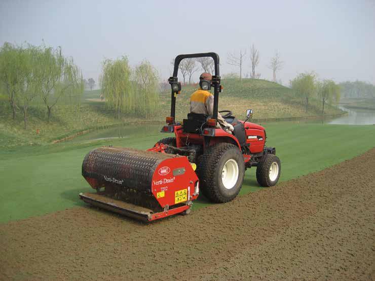 Verti-Drain modell 7212 7215 7316 Súly 484 kg (1067 lbs) 582 kg (1283 lbs) 697 kg (1537 lbs) Munkaszélesség 1,2 m (47 ) 1,56 m (61 ) 1,6 m (63 ) Max.