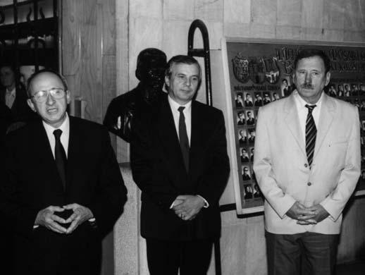 rektora, köszöntötték a jubiláló intézetet. A tudományos ülés utáni közös ebéden dr.