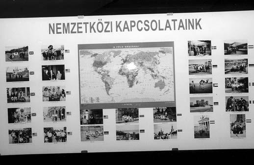 kép) Emlékkiállítás Az olajmérnökképzés dokumentumait, a diákéletrõl készült fotókat, valamint az