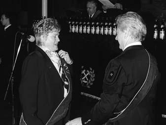 adományozott 1981-ben kimagasló, áldozatos munkájáért és a díszdoktori oklevélnek, melynek átadását már nem érhette meg.