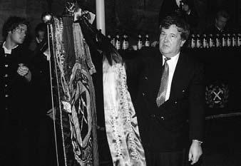 Vízbányászati Szakosztályának tekintélyes zászlajára (30. kép). 30.