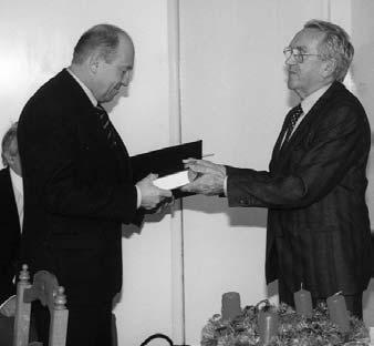 2. kép Múzeum állandó kiállításán az elmúlt 50 év történéseit is bemutassák. Csath Béla tájékoztatta a megjelenteket arról, hogy Kolozsvárott 2002.