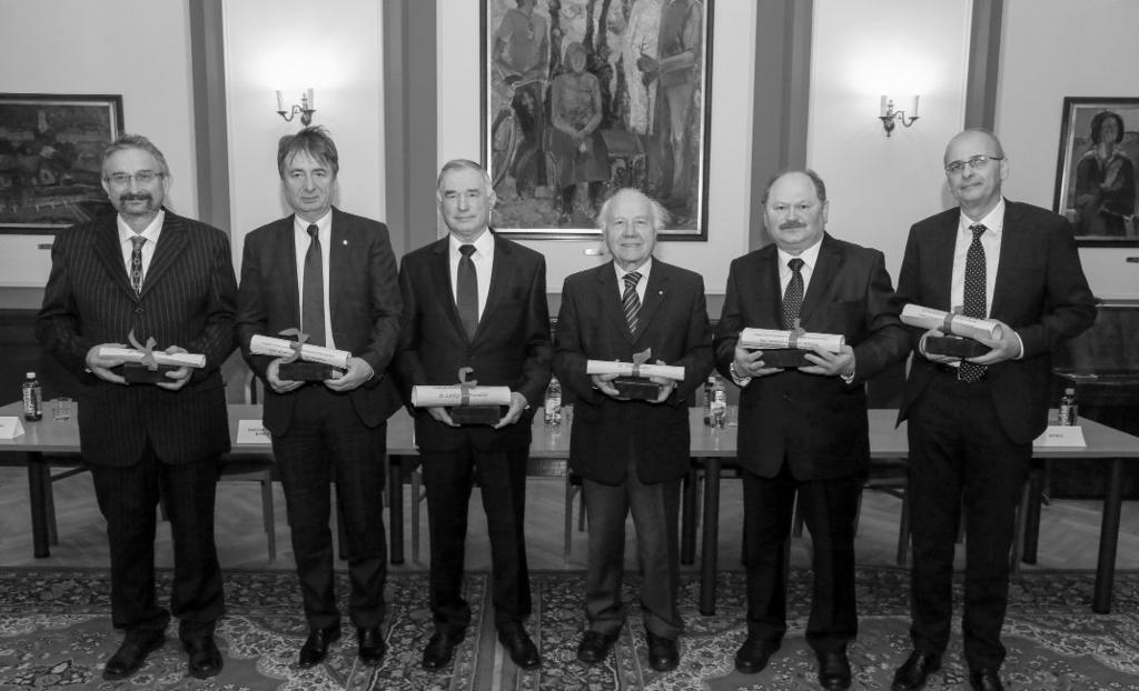 2018. január 6.oldal Balatonföldvári Önkormányzati Hírlevél DEÁK FERENC-DÍJJAL TÜNTETTÉK KI DR.