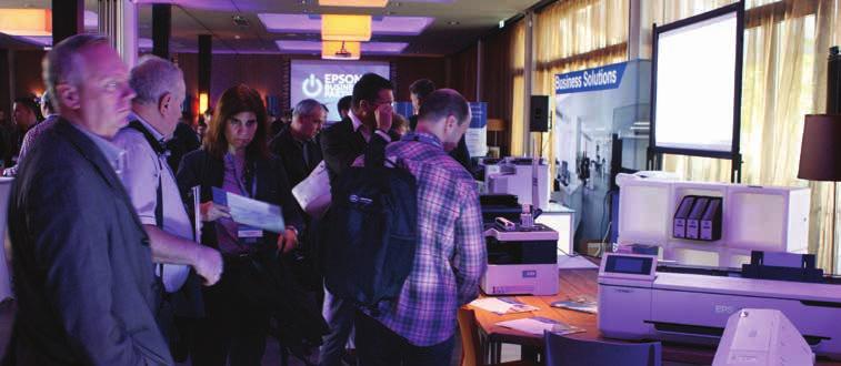 A tintatartályos modellekkel kapcsolatban Tálas elmondta, Magyarországon a piac 90 százalékát Epson készülékek alkotják, az Európai Unióban a tintatartályos gépek 60-70 százaléka származik a japán