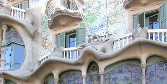 Kiss Gergő animációjának részletei 005 Erdély Dániel Antonio Gaudi (spanyol építész, 185 196) munkái a térformák kihasználásának nagyszerű példái.