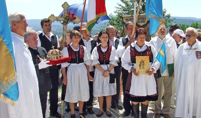 Az alapító III. Béla, egyik legjelentősebb Árpád-házi uralkodónk nemcsak Magyarországon, hanem egész Európában a legkimagaslóbb pártfogója volt a cisztercieknek. II. András magyar király első felesége, IV.
