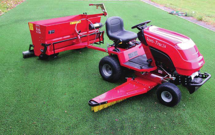 Verti-Trac 24 Belly-Brush A középső függesztésű Belly-Brush kefe felcsukható a