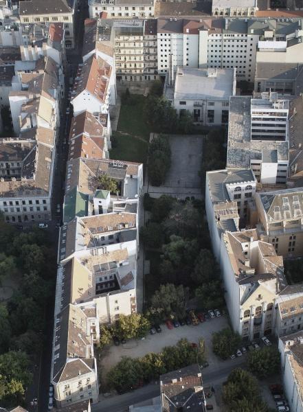 RUGALMAS ALAKÍTHATÓ, ALKALMAZKODÁSRA KÉPES VÁROS (ADAPTABLE CITY) Az alkalmazkodóképesség nem más mint a megváltozó körülményekkel együtt való változás/átalakulás képessége.