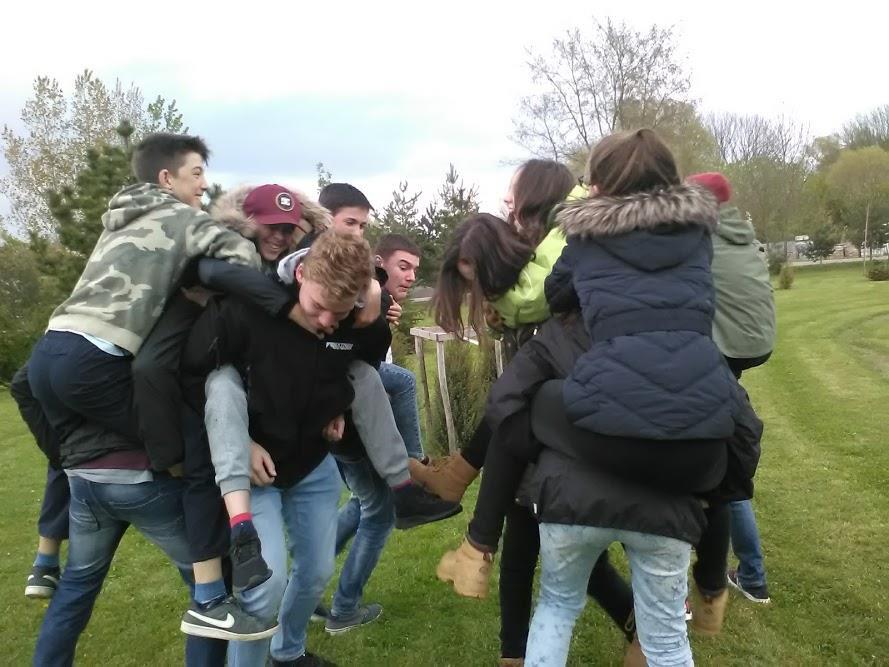 Később Alsóbodokon ellátogattunk az emlékparkba, ahol a gyerekek játszottak egy kicsit és megnéztük a Turul emlékművet.