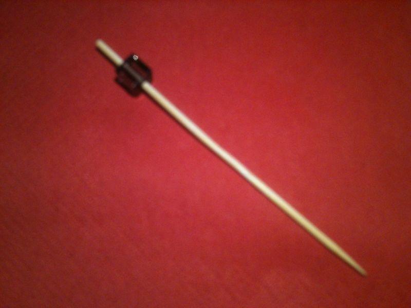 borostyán kockával, 9 cm Stick with cubes in amber color 9 cm