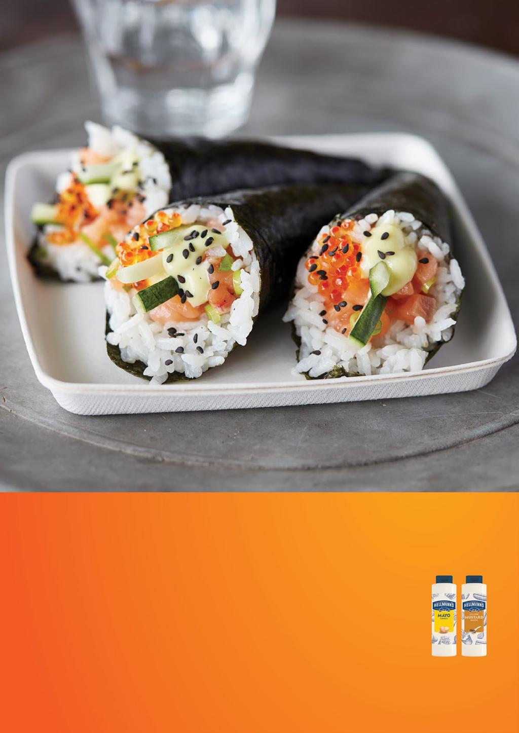 Füstölt lazacos temaki sushi 250 g Sushi rizs 200 g füstölt lazac 200 g kígyóuborka 50 g újhagyma 10 g szezámmag 0,3 l HELLMANN'S Majonézszósz 850ml 0,1 l HELLMANN'S Mustár szósz 850ml Előkészítés A