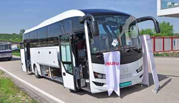 CNG-hajtást Az IVECO Magelys 12,2 méteres, 53+1+1 üléses és 12,8 méteres, 57+1+1 üléses kivitelben is rendelhetô tó és Javító Zrt. hozta el.
