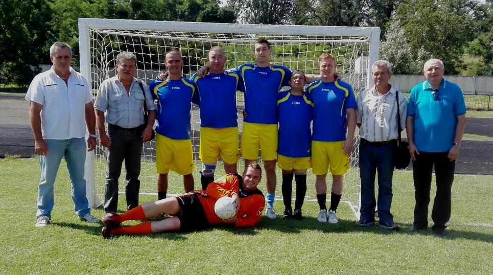 Továbbélő hagyomány Immár több évtizedes hagyomány hogy a három ország szakmabeli kollégái egy közös találkozón sportolnak, ez jelesül a kispályás foci.