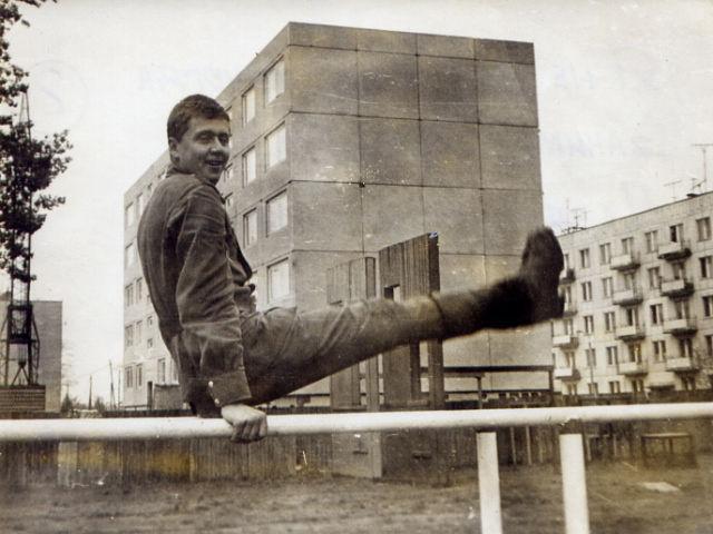 amelyikben mi laktunk. Bejárat, és az összes erkély sárga áttetsző üvegből készült, és ez nagyon látványos volt!