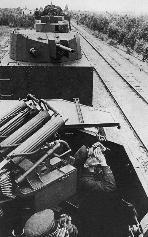10. ábra. BP-35 típusú vonat légvédelme Maxim géppuskákkal 1942 áprilisában A. L. Bondarenko vonatparancsnok és legénységének egy része továbbképzésen vett részt, míg I. M. Bobrikovot a 2.