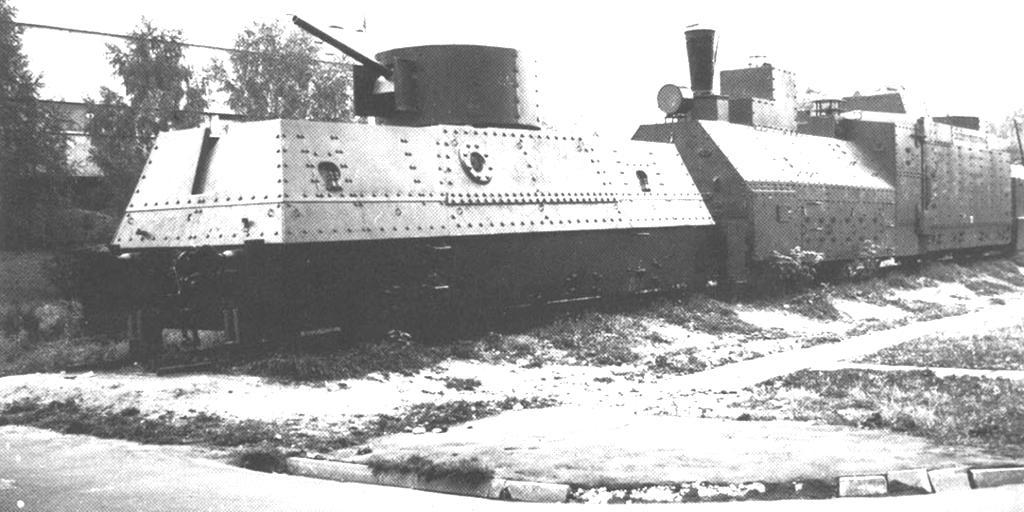 OB-3 típusú páncélvonat előfutóval Az utolsó nagy bevetések egyike 1945 áprilisában Königsberg és Pillau ostroma volt, de a háború után már a tengerparti objektumok védelmét rakéták vették