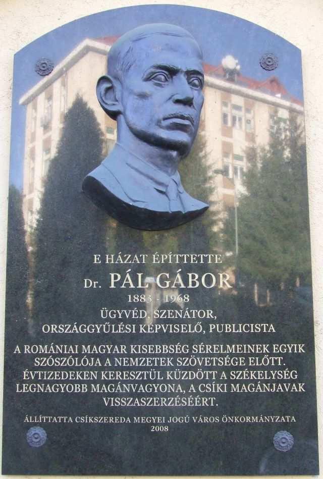 PÁL GÁBOR EMLÉKTÁBLA Az emléktáblán látható: Dr.