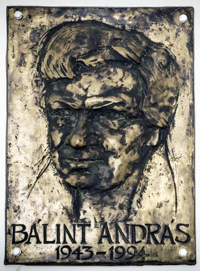 BÁLINT ANDRÁS EMLÉKTÁBLA Az emléktáblán látható: Bálint András (Kőrispatak, 1943 - Csíkszereda, 1994) újságíró, a Hargita, a későbbi Hargita Népe napilap munkatársa, szerkesztője, a közügy és a