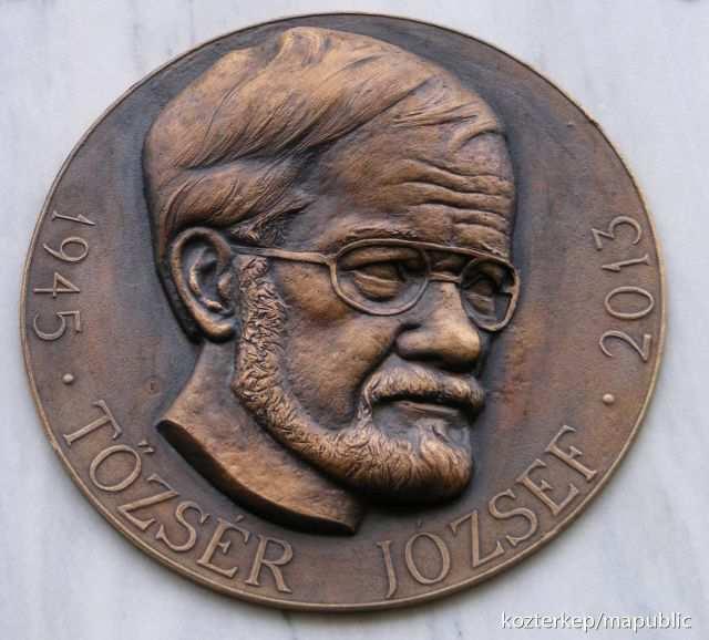 TŐZSÉR JÓZSEF EMLÉKTÁBLA Az emléktáblán látható: Tőzsér József (Gyergyóalfalu, 1945 - Csíkszereda, 2013) könyvkiadó Az emléktáblát