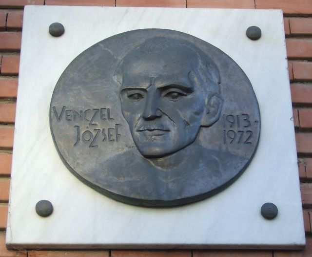 VENCZEL JÓZSEF EMLÉKTÁBLA Az emléktáblán látható: Venczel József (Csíkszereda, 1913 - Kolozsvár, 1972)
