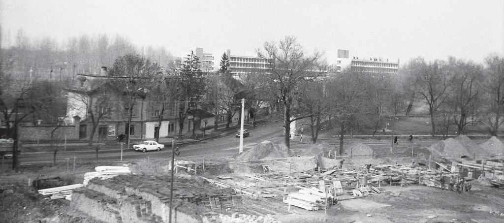 c 180. Látkép a Ceglédi út és Abonyi út kereszteződéséről a Gát utcai házak tetejéről 1974-ben. Háttérben a Toldi iskola. d 181. 1982.