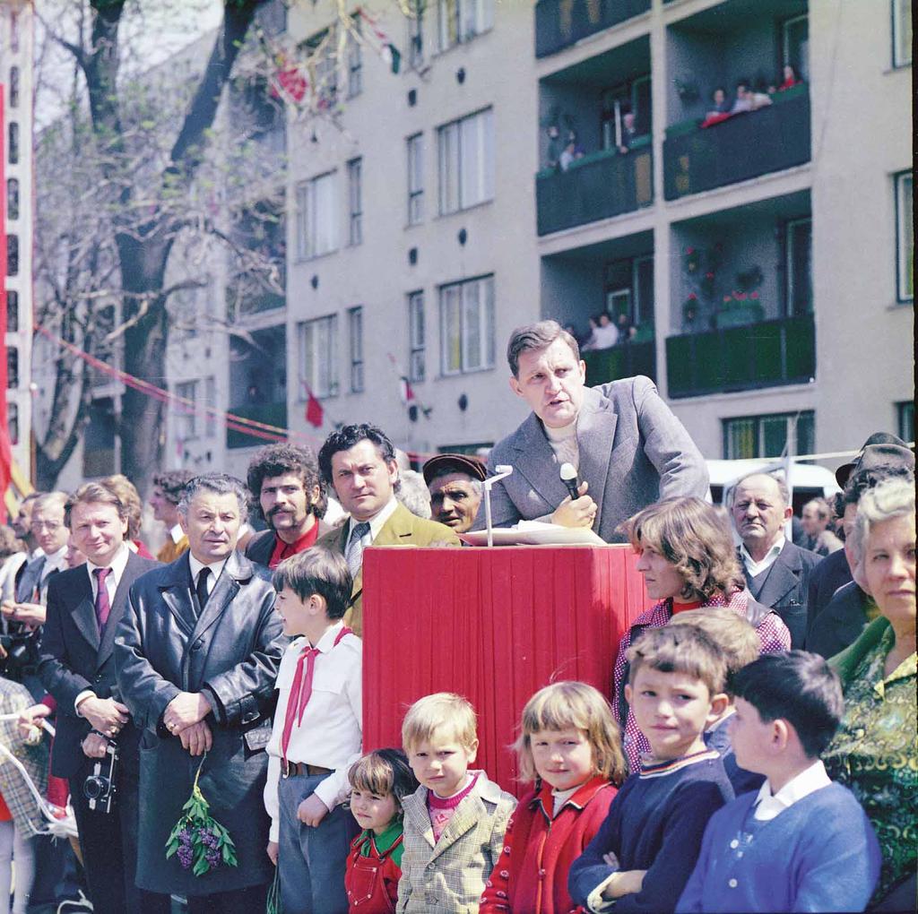 c 182. Tóth Tibor beszédet mond az 1976-os május elsejei felvonuláson.