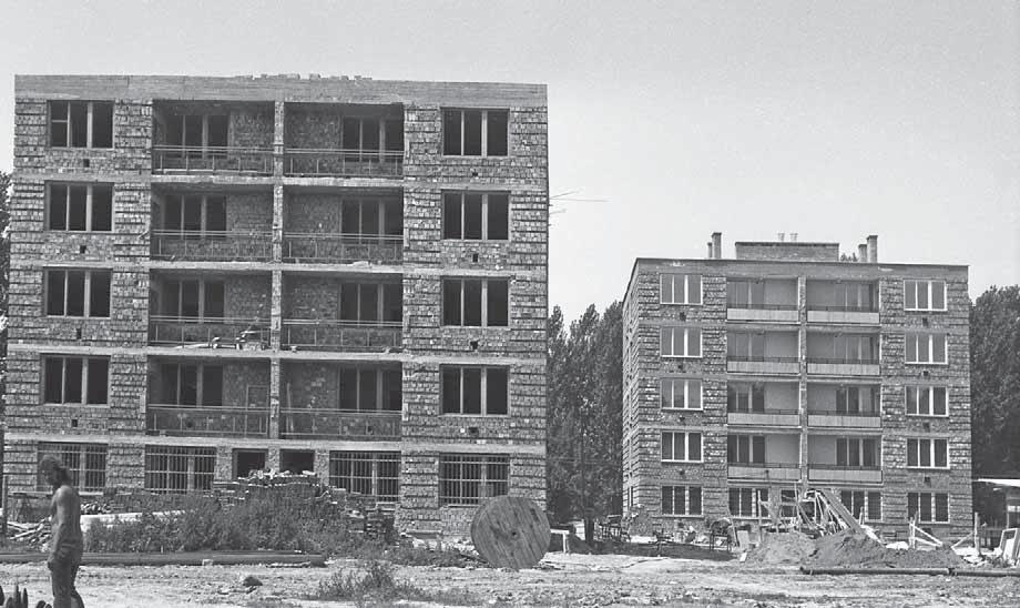 a 191. Épülnek az úgynevezett pontházak a Dózsa György utcában.