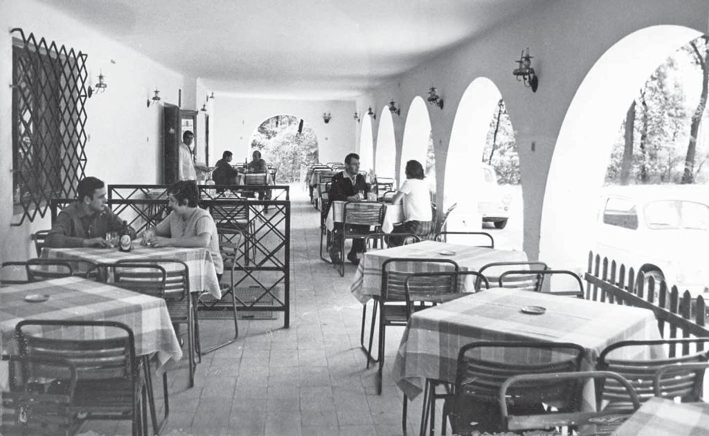 1966-ra teljesen felújították a Cifracsárdát, ekkor nyílt meg a 28 szobás szálloda a csárda