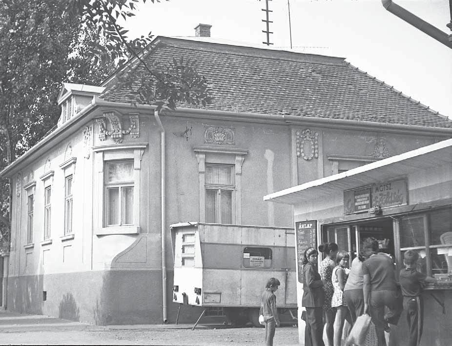 a Ceglédi út és Farkas utca sarkán