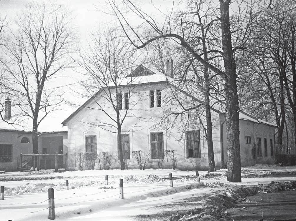 b 204. A Cifracsárda melletti épületben kezdte meg működését a Toldi iskola 1953-ban 4. sz. Élelmiszer-ipari Iparitanuló Iskola néven.