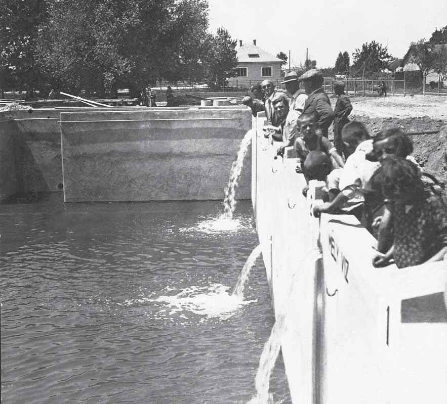 Ezt a vizet 1964-ben csővezetékkel bevezették a strandra, de a beruházás nem bizonyult hosszú távú megoldásnak.