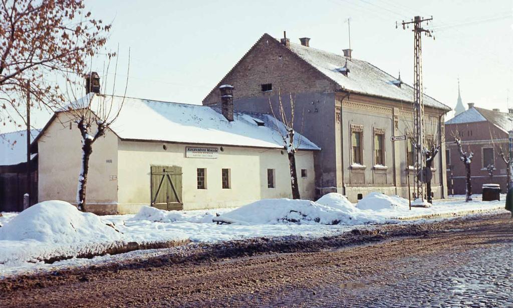 c 174. Kelecsényi Miklós kovácsmester lakóháza és műhelye a Ceglédi út és Bálvány utca sarkán 1972 januárjában.