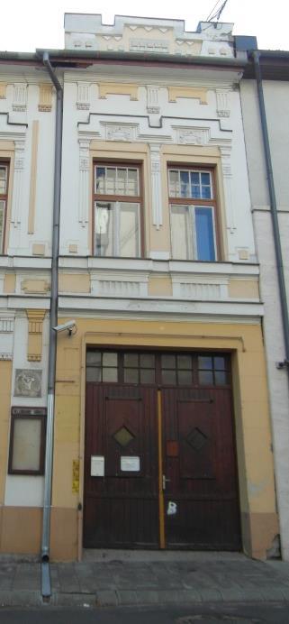 történetének első emeletes háza, 1913-ban építtette a tulajdonosa, és névadója Majoros Pál