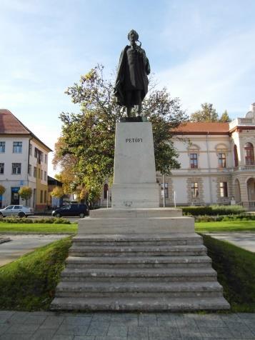 Sorszám Köztárgy neve Cím Javasolt védettségi fok 2 Petőfi szobor, Városháza előtt Petőfi Sándor tér Helyi egyedi védelem Leírás, jellemzők Műszaki
