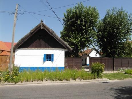 Műemlékek Sorszám Hrsz. Cím Megnevezés Védettségi fok 3 1497 Szent István u. 23.