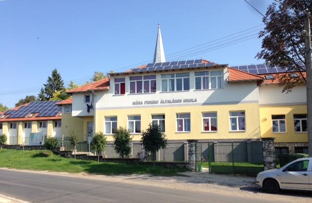 Alapvetően a beépítés léptéke azonos a lakóterületével, elsősorban a közterületek miatt sorolható más karakterbe.
