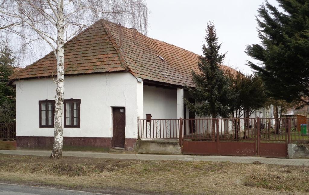 36 Később megjelentek az oszlopokkal alátámasztott tornácú épületek.