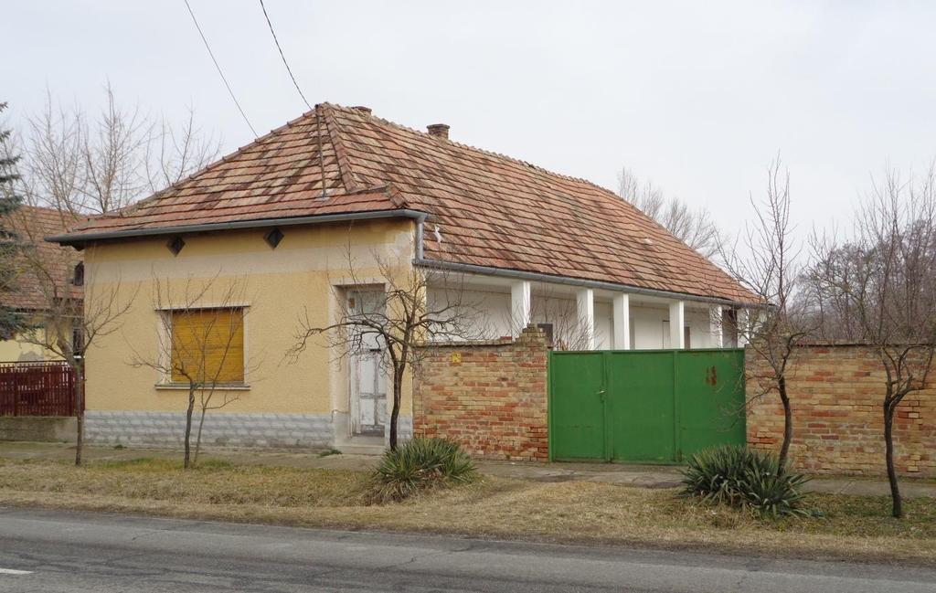 38 A füleket nem csupán az utcára