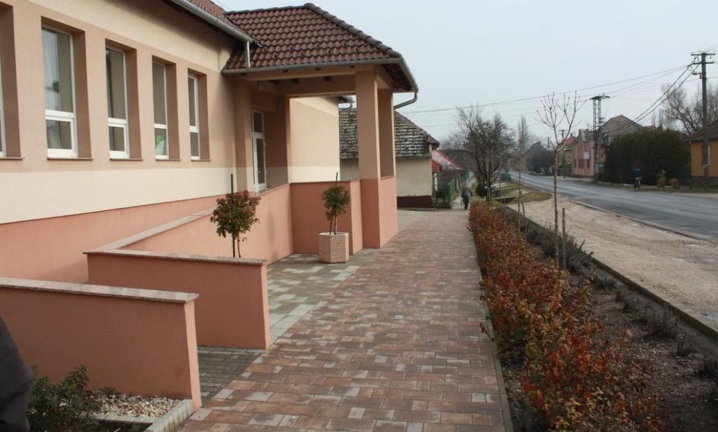 négyszögekből rakott térköves járdák nem szerencsések.