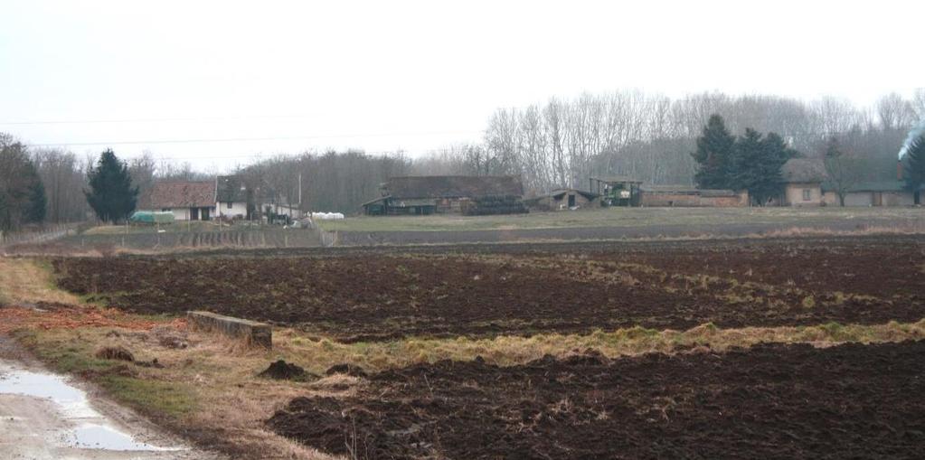 78 A kiskertek mellett néhány tanyával is találkozunk.