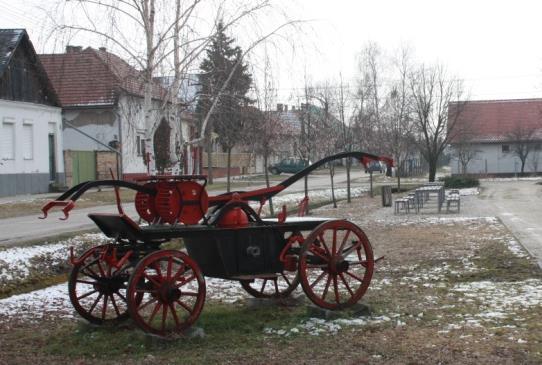 jól formált, igényes kialakítású mai utcabútorok minden