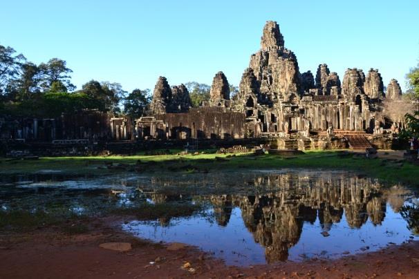 8. nap: STUNG TRENG PREAH VIHEAR TEMPLOM A többi napunktól eltérően ma a hotelünkön kívül reggelizünk, egy nagyszerű étteremben, ahol jellegzetes laoszi reggeliben lesz részünk.