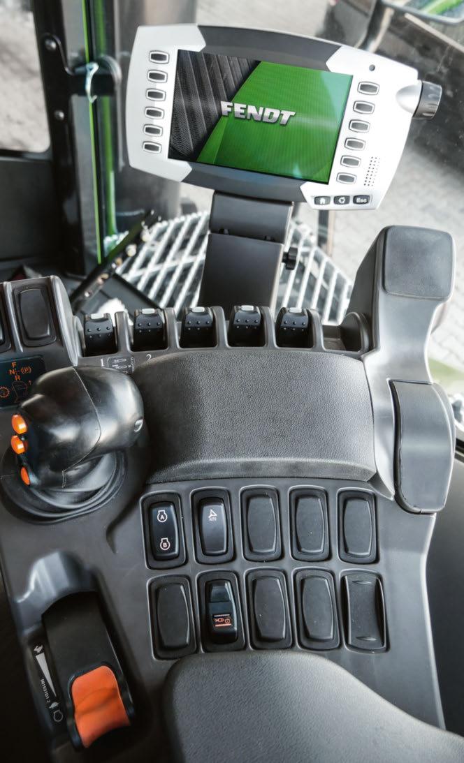 A TMC-kijelző, valamint a forató- és nyomóombok seítséével a traktor és a satolt munkaeszközök beállíthatók.