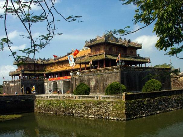 KÖZÉPVIETNAMI PROGRAMOK Phong Nha Ke Bang a barlangi királyság: A nemzeti park Ázsia legrégebbi, kb. 400 millió éves karsztvidéke. 2003 óta az UNESCO világörökség része.