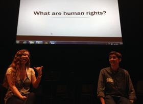 7 MEGVALÓSÍTÁS a A prezentációd felépítése Emberi Jogok témájú foglalkozás Morgan és Coy vezetésével, Dél-Karolina, USA Te, és a csapatod már mindent kézben tartotok: a helyszínt, a segédeszközöket,