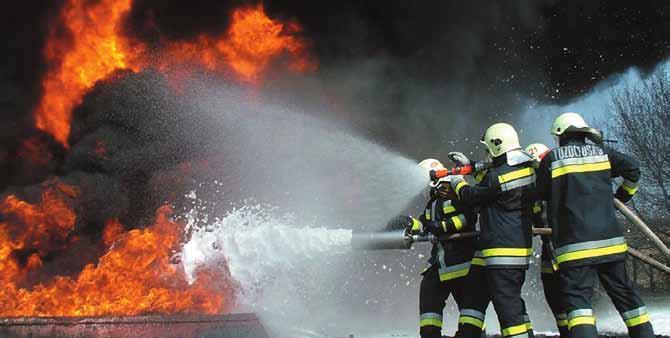 Tűzoltási gyakorlat a hatvani gyakorlópályán vidéki parancsnokságoktól kellett járműveket kérni a gyakorlatok megtartásához.