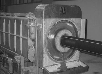 Alkalmazástechnikai kéziköny a.) b.) 3. ábra: Csöek kalibrálása és méretellenőrzése: a.) ákuumos kalibráló eli felépítése, b.