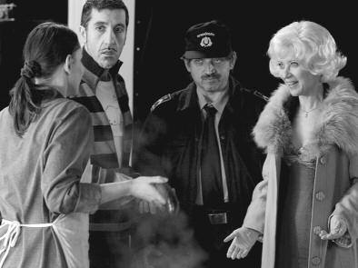 Szereplõk / Cast: ESZENYI Enikõ, HÁMORI Gabriella, TÖRÖCSIK Mari, NAGY Ervin, NAGY Alfréd, VAJDAI Vilmos, CSOMA Judit, ANGER Zsolt, BADÁR Sándor, ÓNODY Eszter Cím / Address: KÁNTOR László Új Budapest