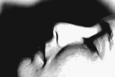 hu Tha film attempts to stimulate without dialogue and with a not too exciting storyline, using only images, sounds, film-noir and the usual Egy bécsi utcasarok mindennapi életét bemutató